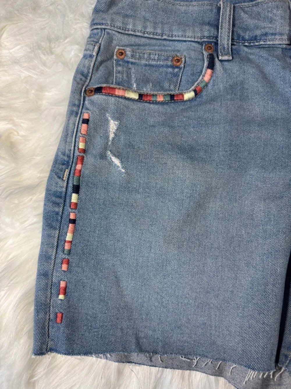 GAP Light Blue Denim Shorts with Multicolor Embroidered Trim Size 4/27